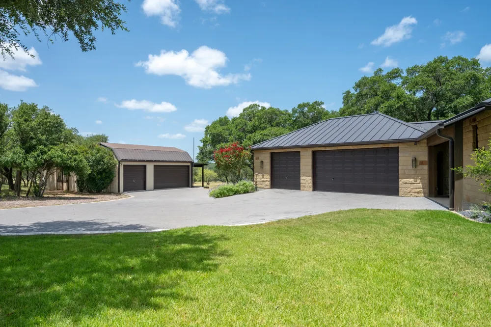 900 Rivercliff Drive Spicewood, TX 78669
