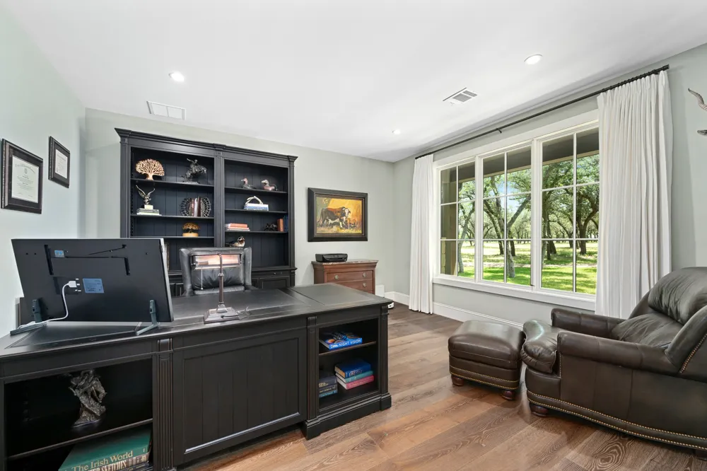 900 Rivercliff Drive Spicewood, TX 78669