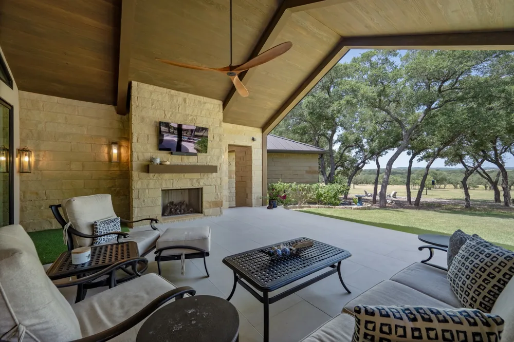 900 Rivercliff Drive Spicewood, TX 78669