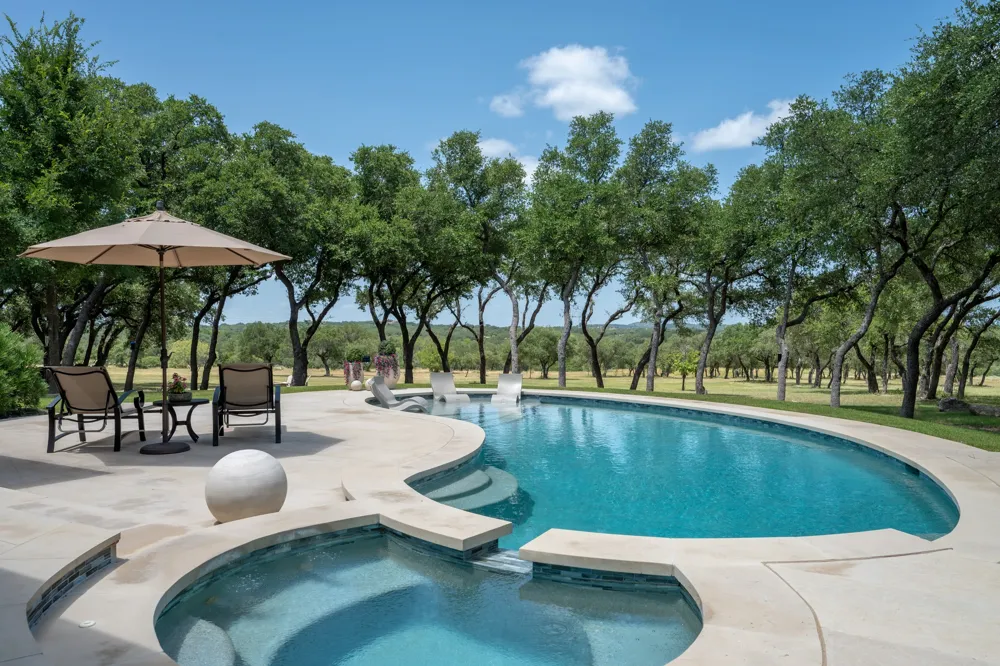 900 Rivercliff Drive Spicewood, TX 78669