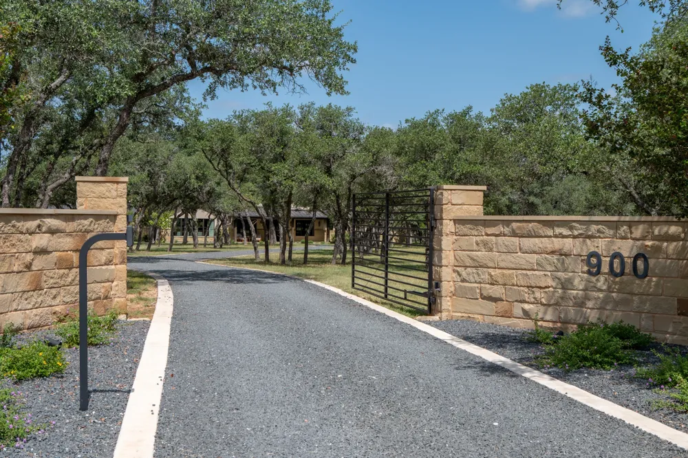 900 Rivercliff Drive Spicewood, TX 78669