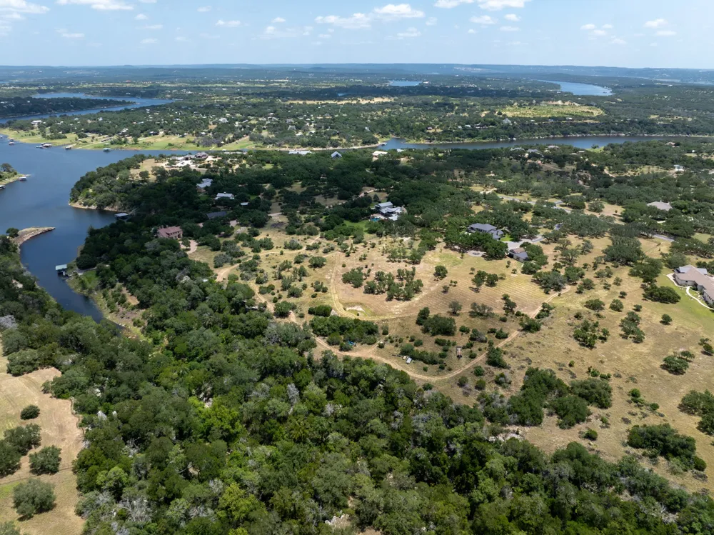 900 Rivercliff Drive Spicewood, TX 78669