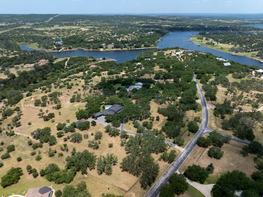 900 Rivercliff Drive Spicewood, TX 78669