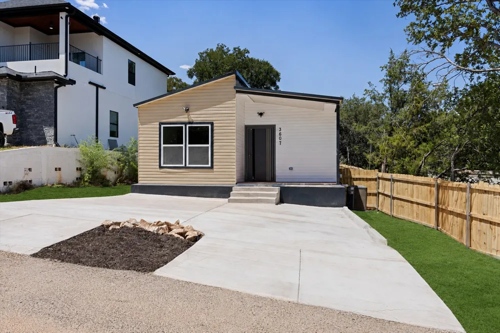 3607 Flint Rock Circle Granbury, TX 76048