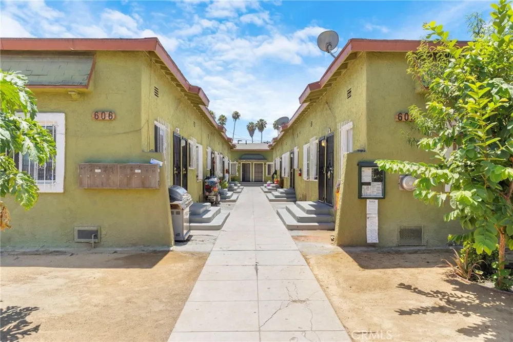 606 W 81st Los Angeles, CA 90044