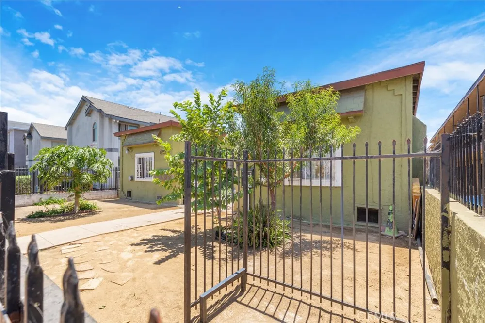 606 W 81st Los Angeles, CA 90044