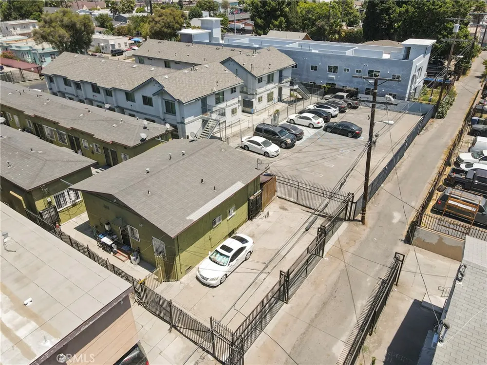 606 W 81st Los Angeles, CA 90044
