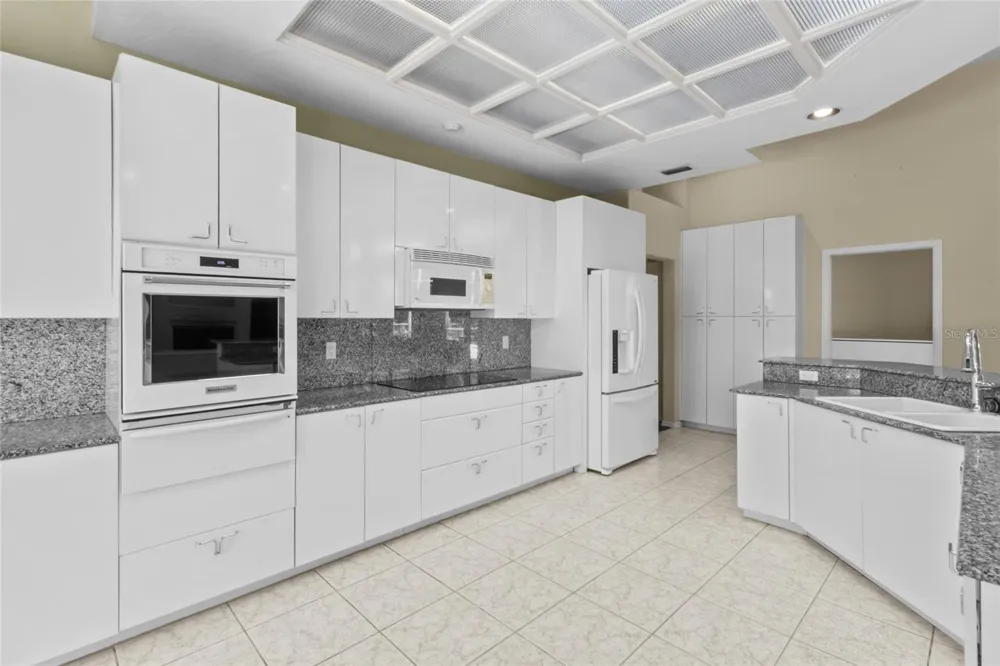 5166 KESTRAL PARK TERRACE Sarasota, FL 34231