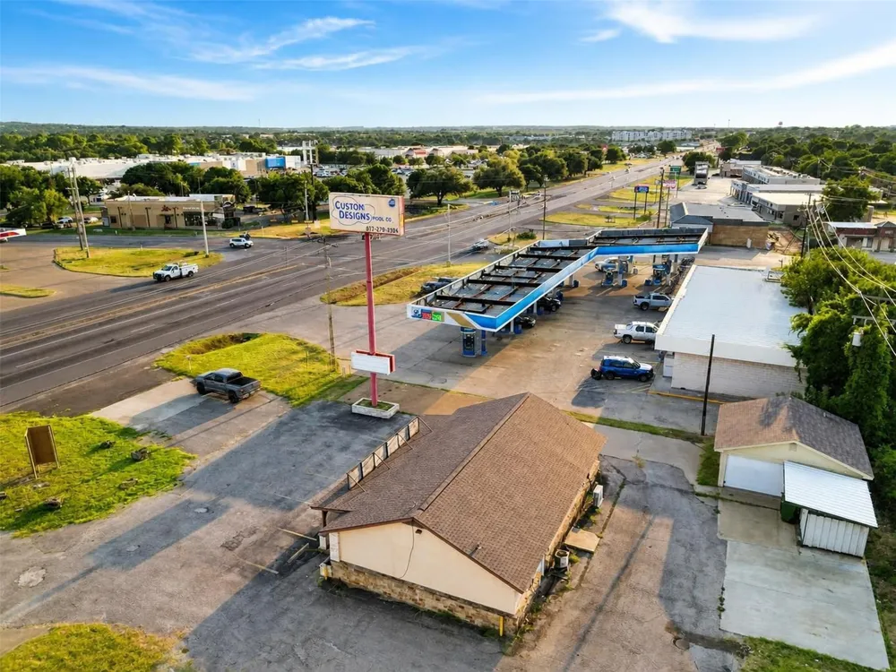 904 E US Highway 377 Granbury, TX 76048