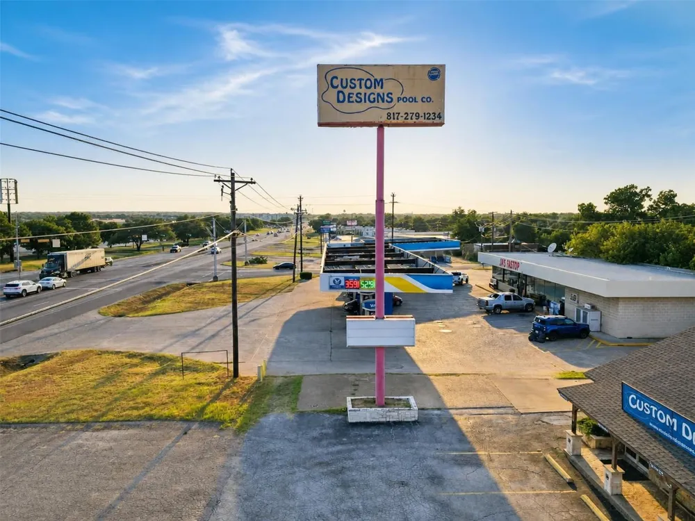 904 E US Highway 377 Granbury, TX 76048