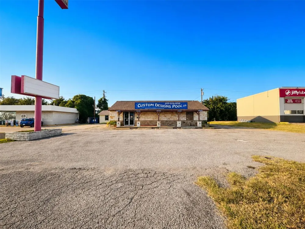 904 E US Highway 377 Granbury, TX 76048