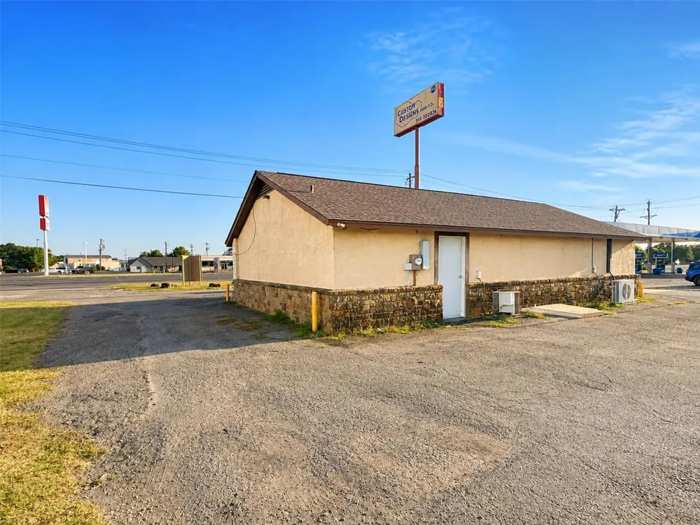 904 E US Highway 377 Granbury, TX 76048