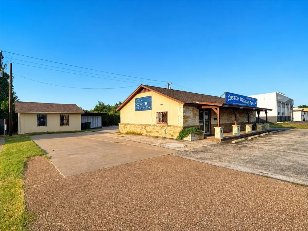 904 E US Highway 377 Granbury, TX 76048
