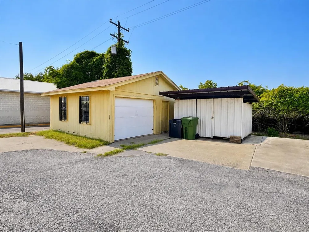 904 E US Highway 377 Granbury, TX 76048