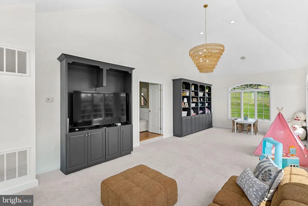 15064 BARLOW DRIVE Waterford, VA 20197