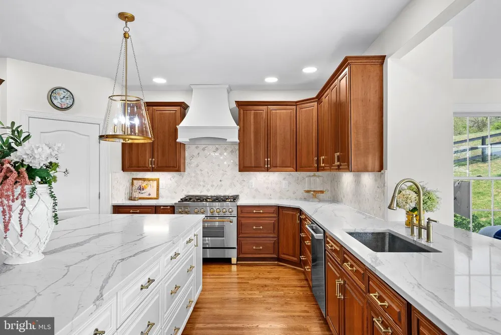 15064 BARLOW DRIVE Waterford, VA 20197