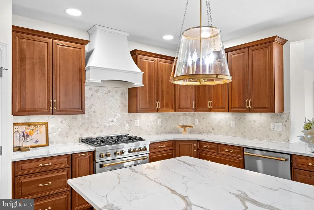 15064 BARLOW DRIVE Waterford, VA 20197