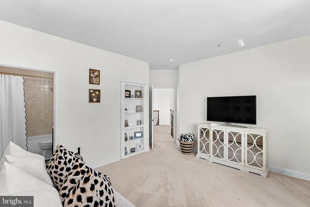 15064 BARLOW DRIVE Waterford, VA 20197