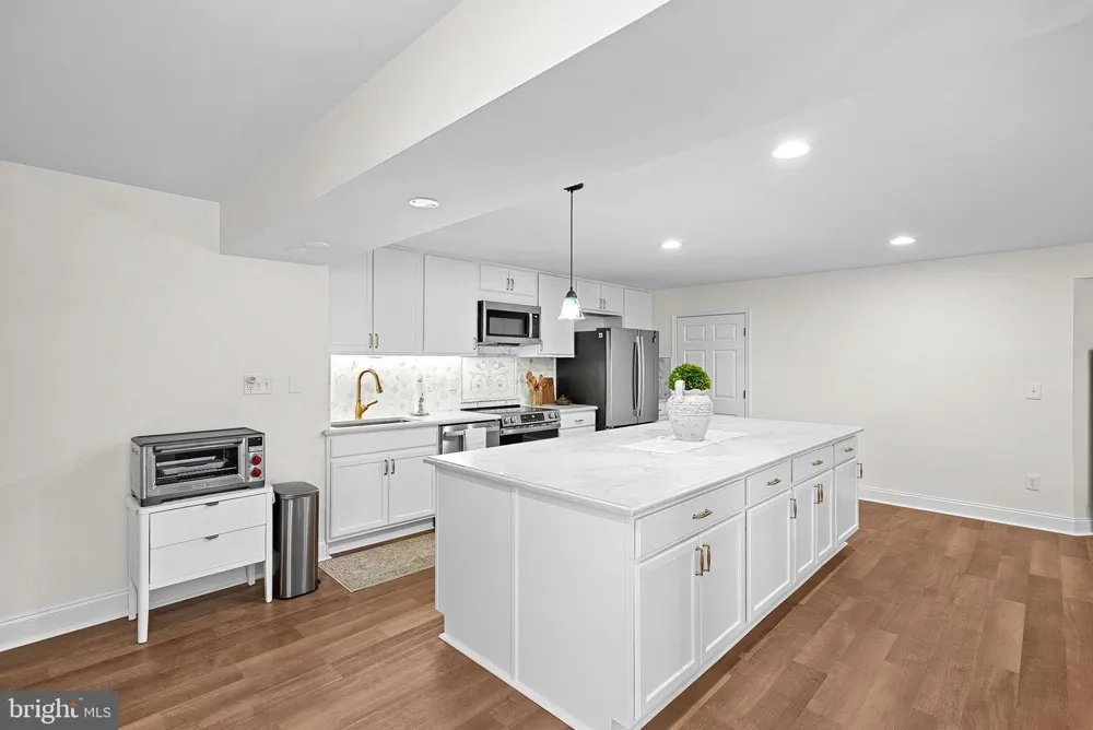 15064 BARLOW DRIVE Waterford, VA 20197