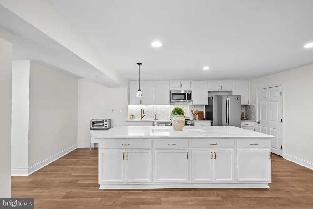 15064 BARLOW DRIVE Waterford, VA 20197