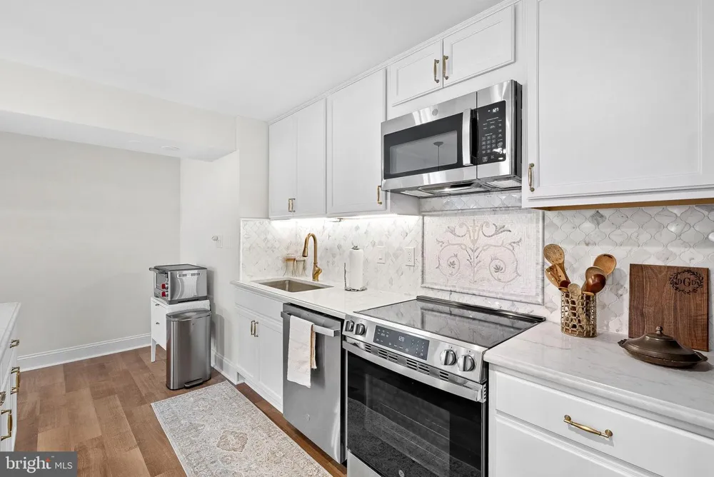 15064 BARLOW DRIVE Waterford, VA 20197