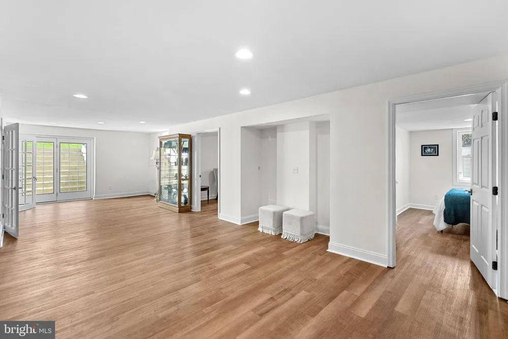 15064 BARLOW DRIVE Waterford, VA 20197
