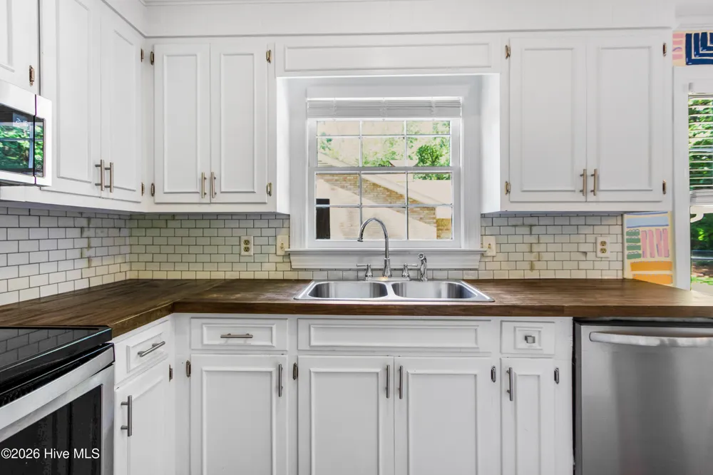 1909 Fairview Way Greenville, NC 27858