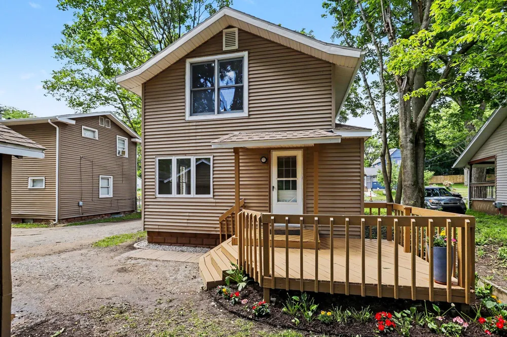320 Trimble Avenue Kalamazoo, MI 49048