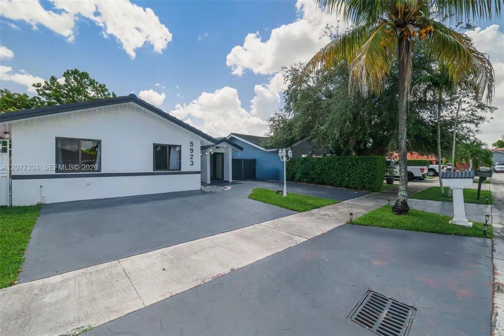 5923 SW 147th Pl Miami, FL 33193