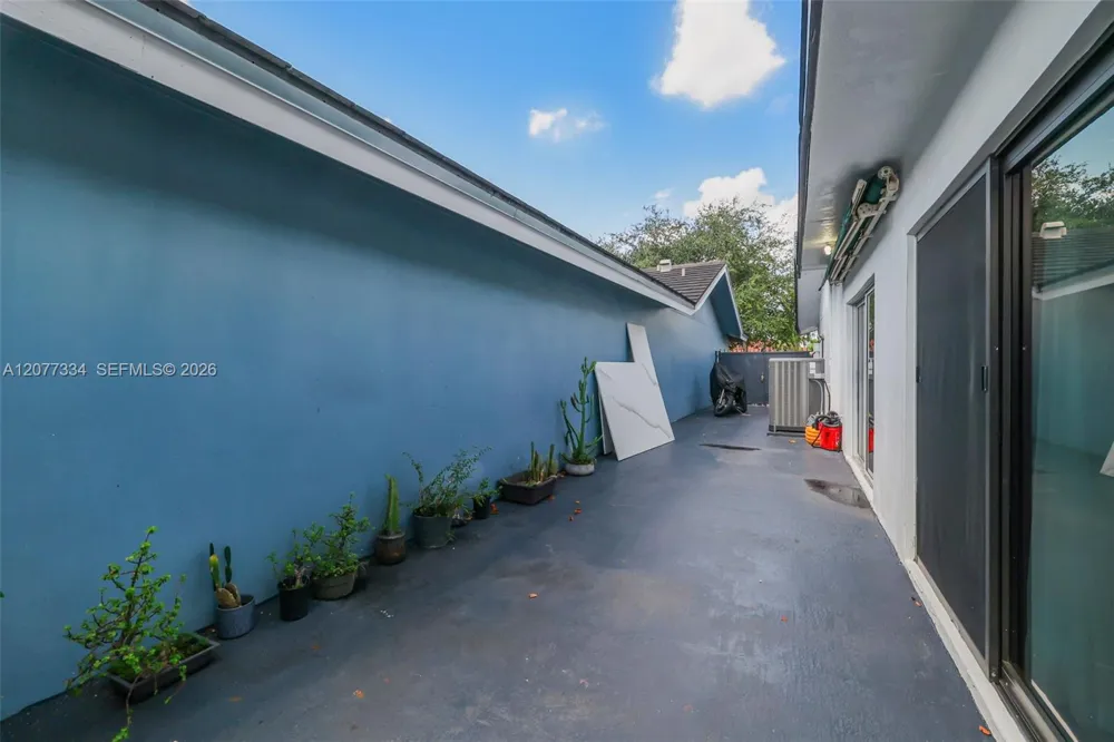 5923 SW 147th Pl Miami, FL 33193