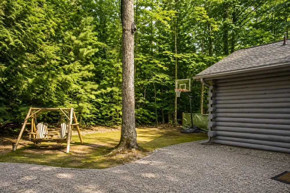 11575 Fredmar Green Lake Township, MI 49643