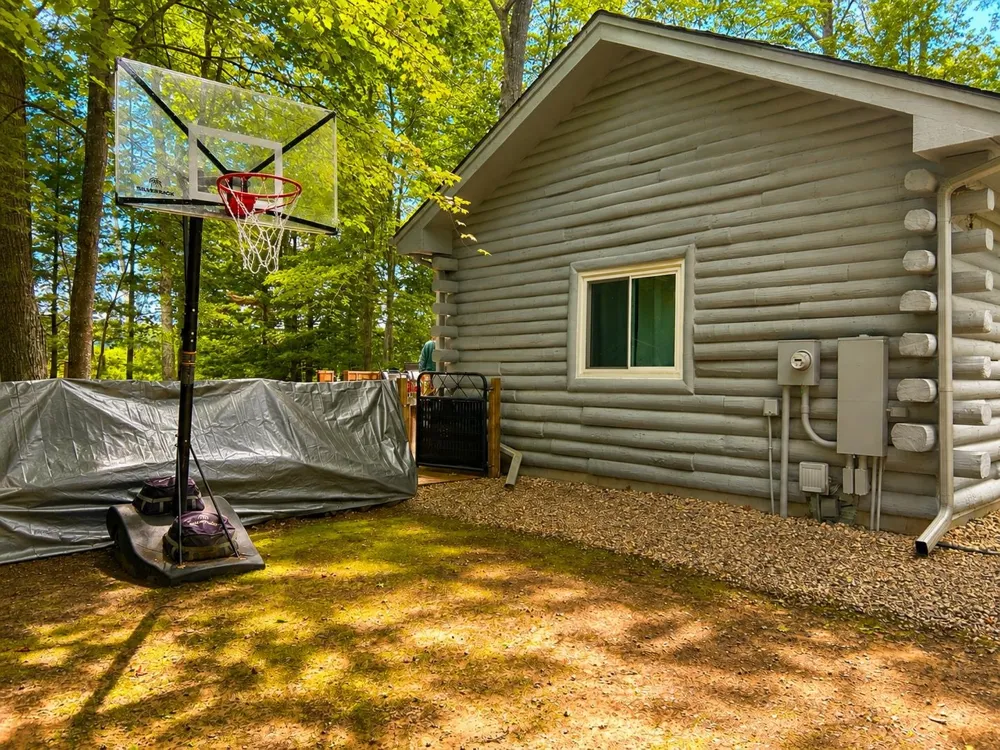 11575 Fredmar Green Lake Township, MI 49643