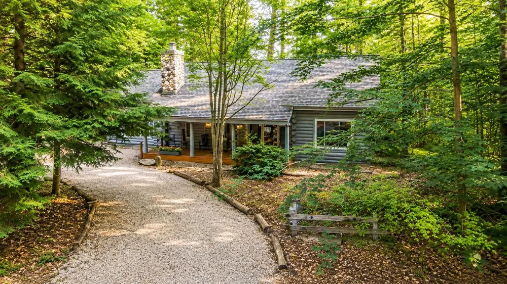 11575 Fredmar Green Lake Township, MI 49643