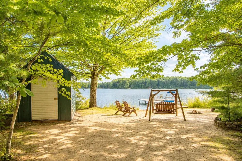 11575 Fredmar Green Lake Township, MI 49643