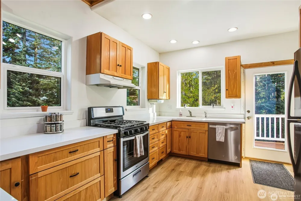 330 Keechelus Drive Snoqualmie Pass, WA 98068