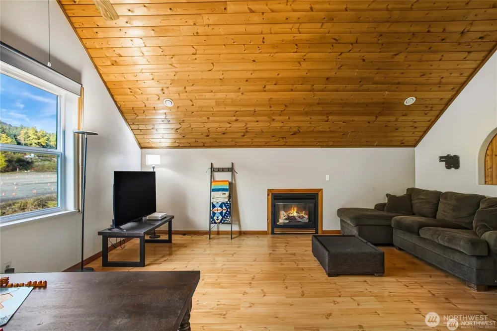 330 Keechelus Drive Snoqualmie Pass, WA 98068