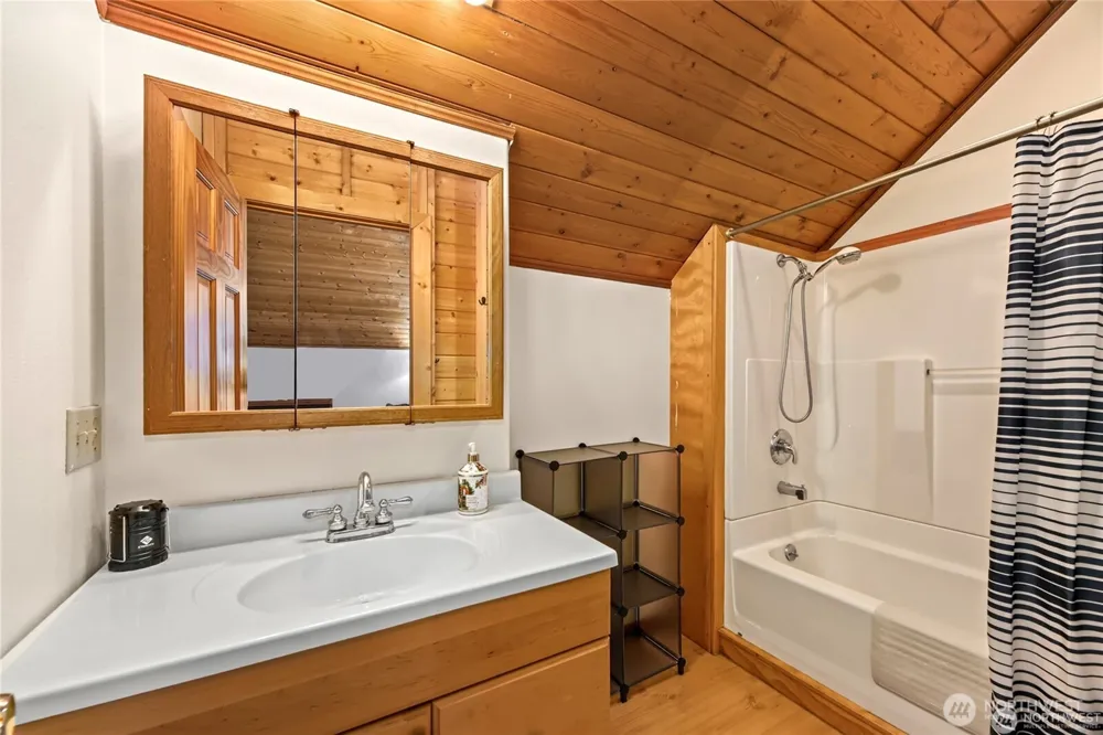 330 Keechelus Drive Snoqualmie Pass, WA 98068
