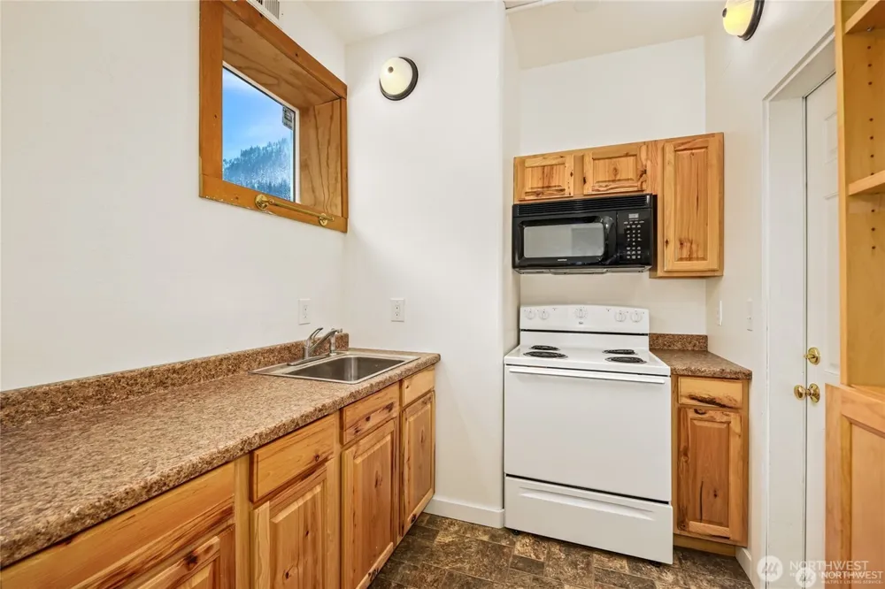 330 Keechelus Drive Snoqualmie Pass, WA 98068