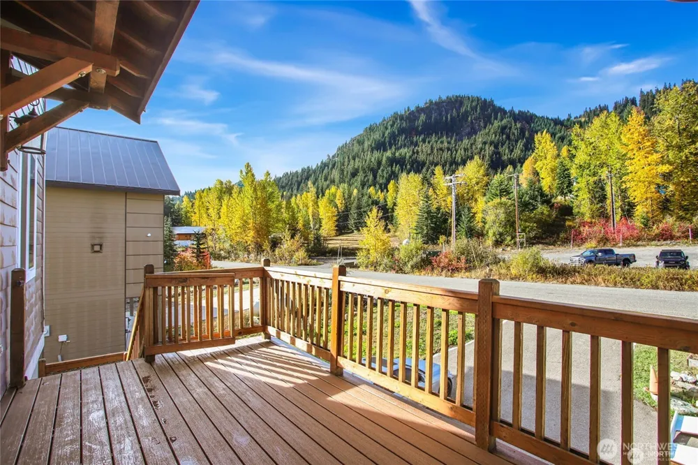 330 Keechelus Drive Snoqualmie Pass, WA 98068