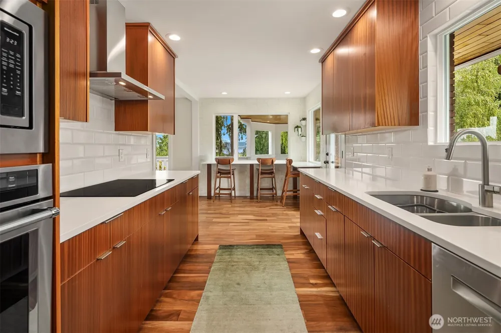 6635 57th Avenue NE Seattle, WA 98115