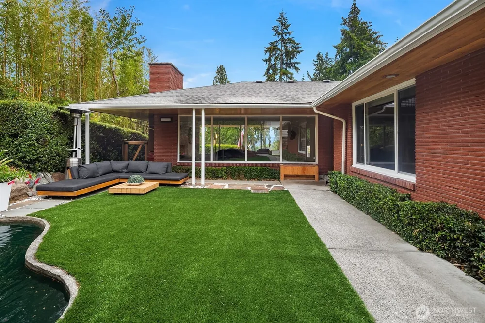 6635 57th Avenue NE Seattle, WA 98115