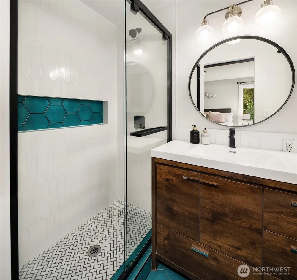 6635 57th Avenue NE Seattle, WA 98115