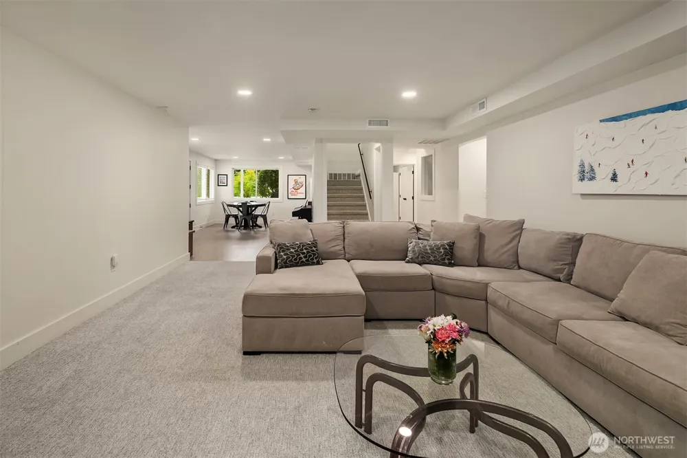 6635 57th Avenue NE Seattle, WA 98115