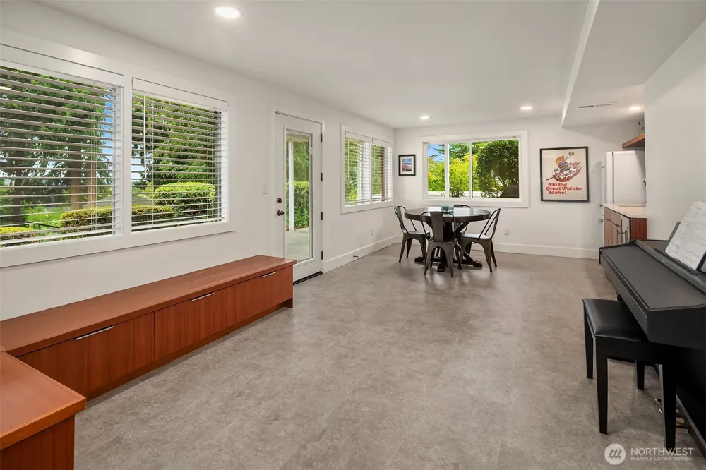 6635 57th Avenue NE Seattle, WA 98115