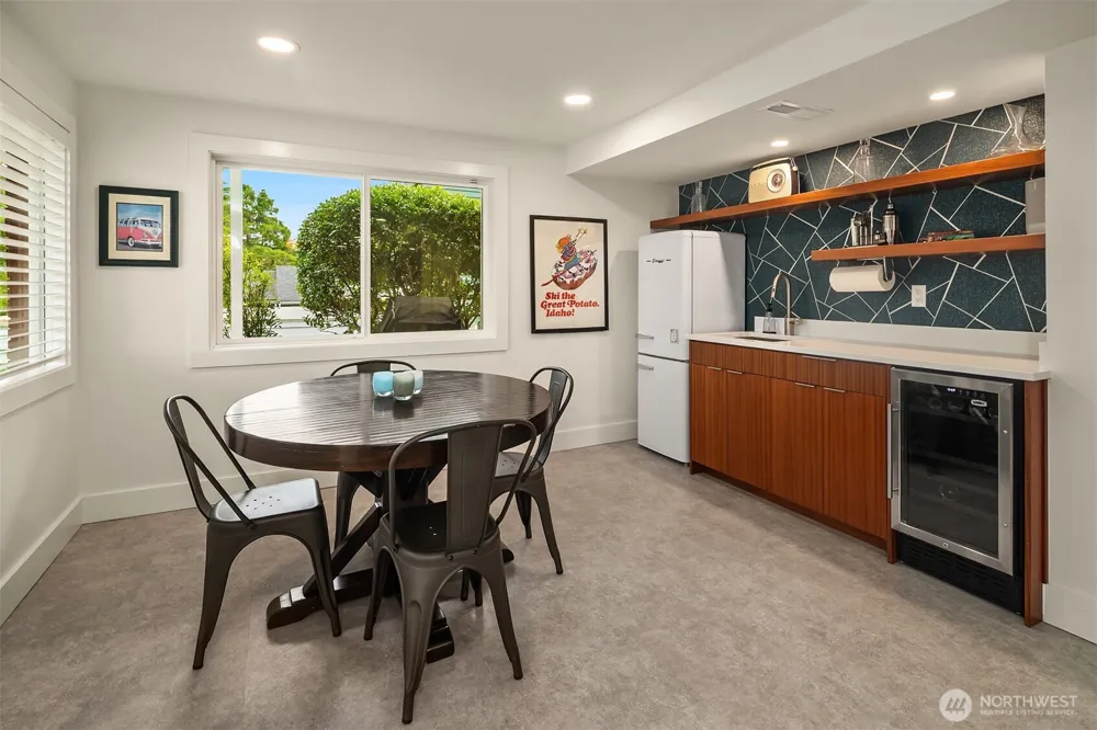 6635 57th Avenue NE Seattle, WA 98115