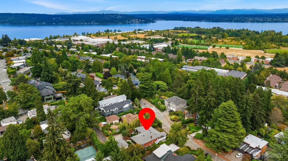 6635 57th Avenue NE Seattle, WA 98115