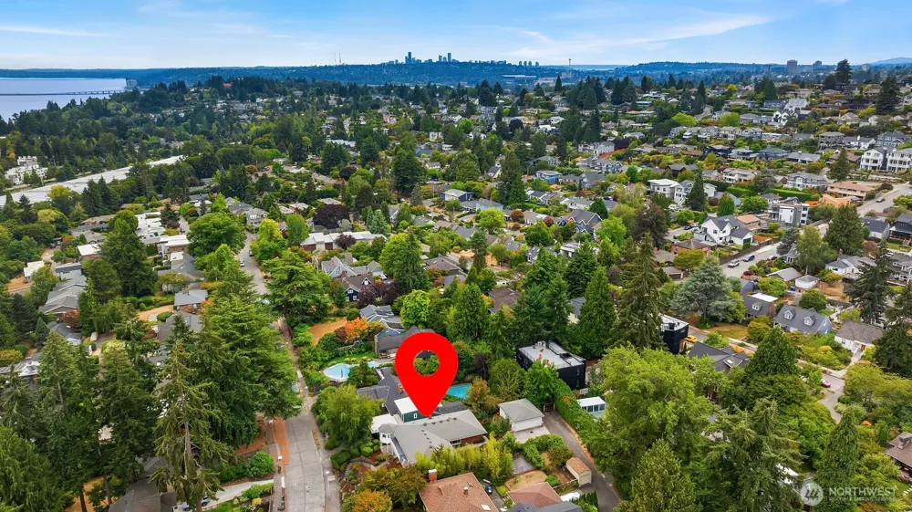 6635 57th Avenue NE Seattle, WA 98115