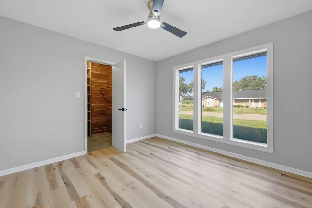 687 Bending Oaks Drive Bellville, TX 77418