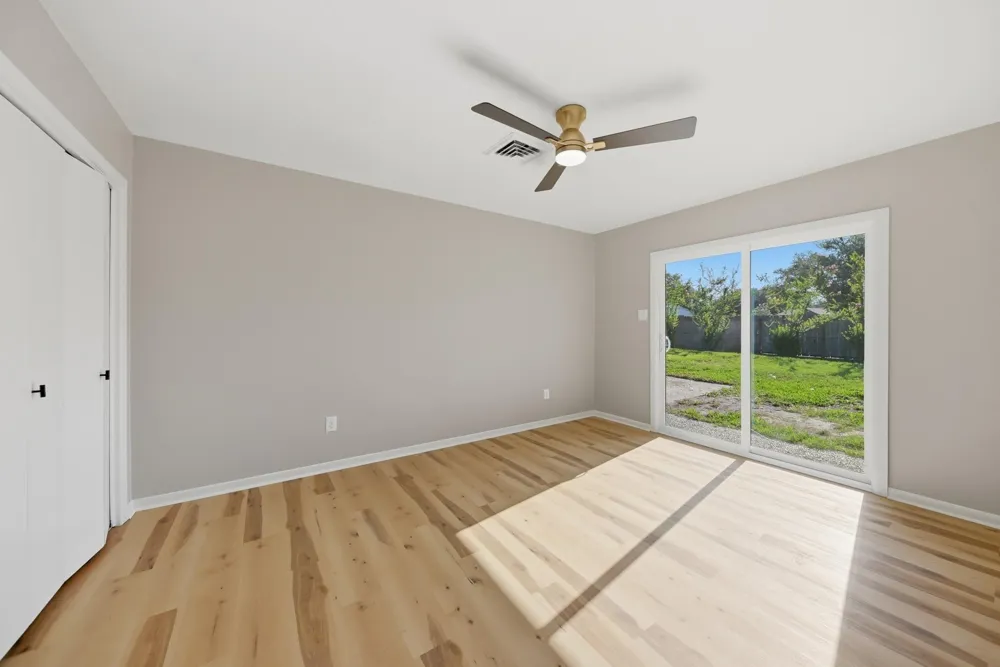 687 Bending Oaks Drive Bellville, TX 77418