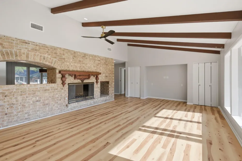 687 Bending Oaks Drive Bellville, TX 77418